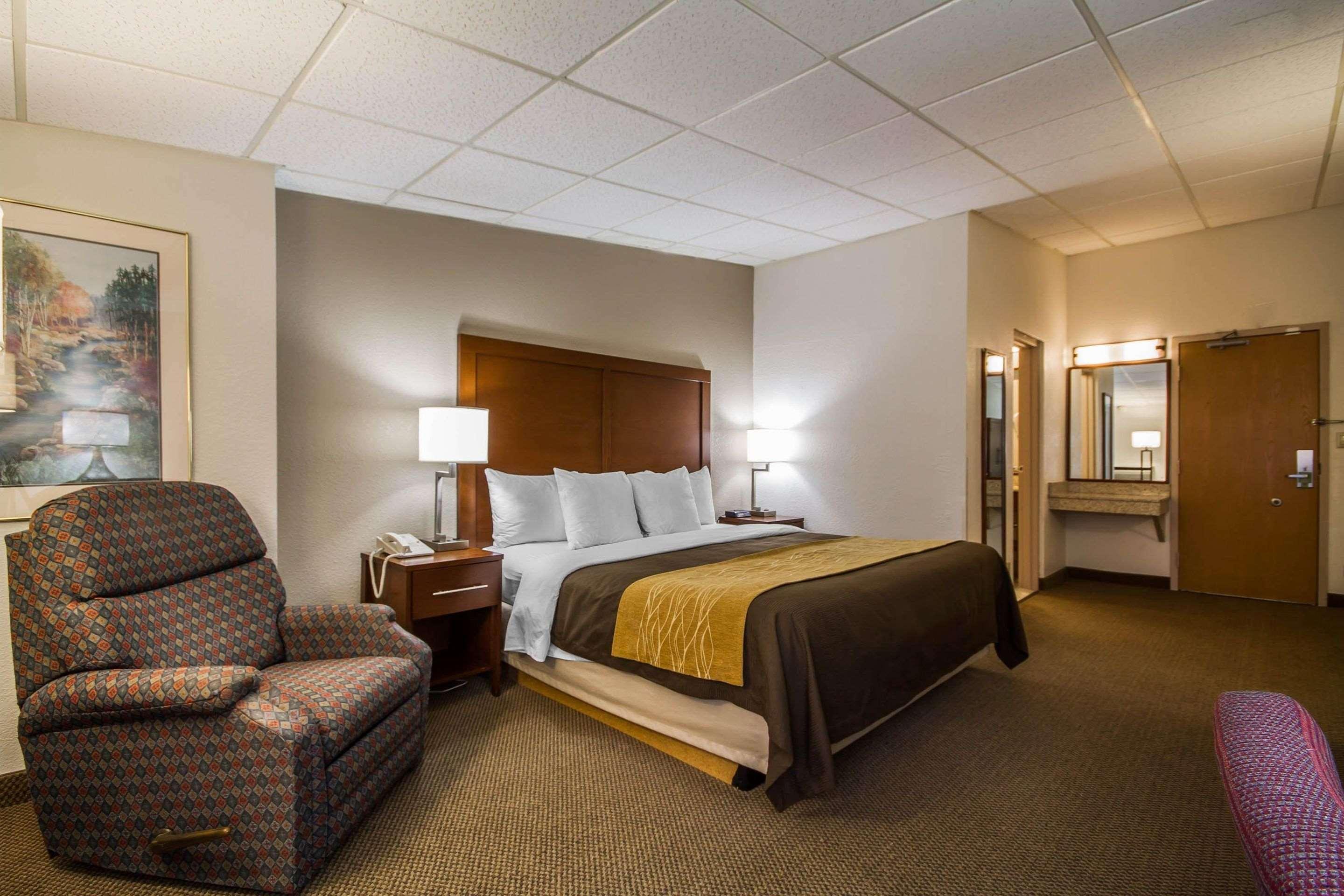 Comfort Inn & Suites Madison - Airport Eksteriør billede