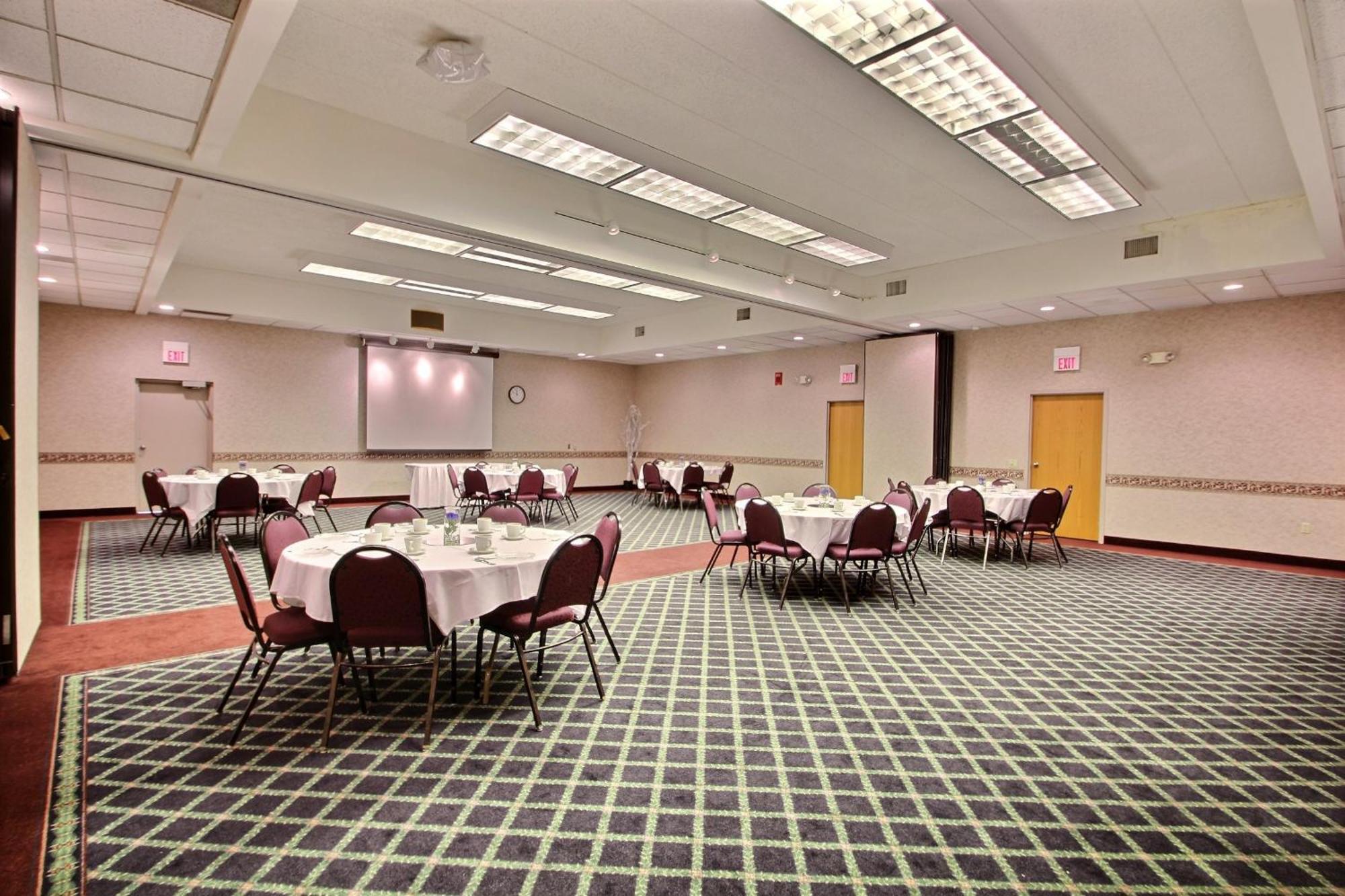 Comfort Inn & Suites Madison - Airport Eksteriør billede