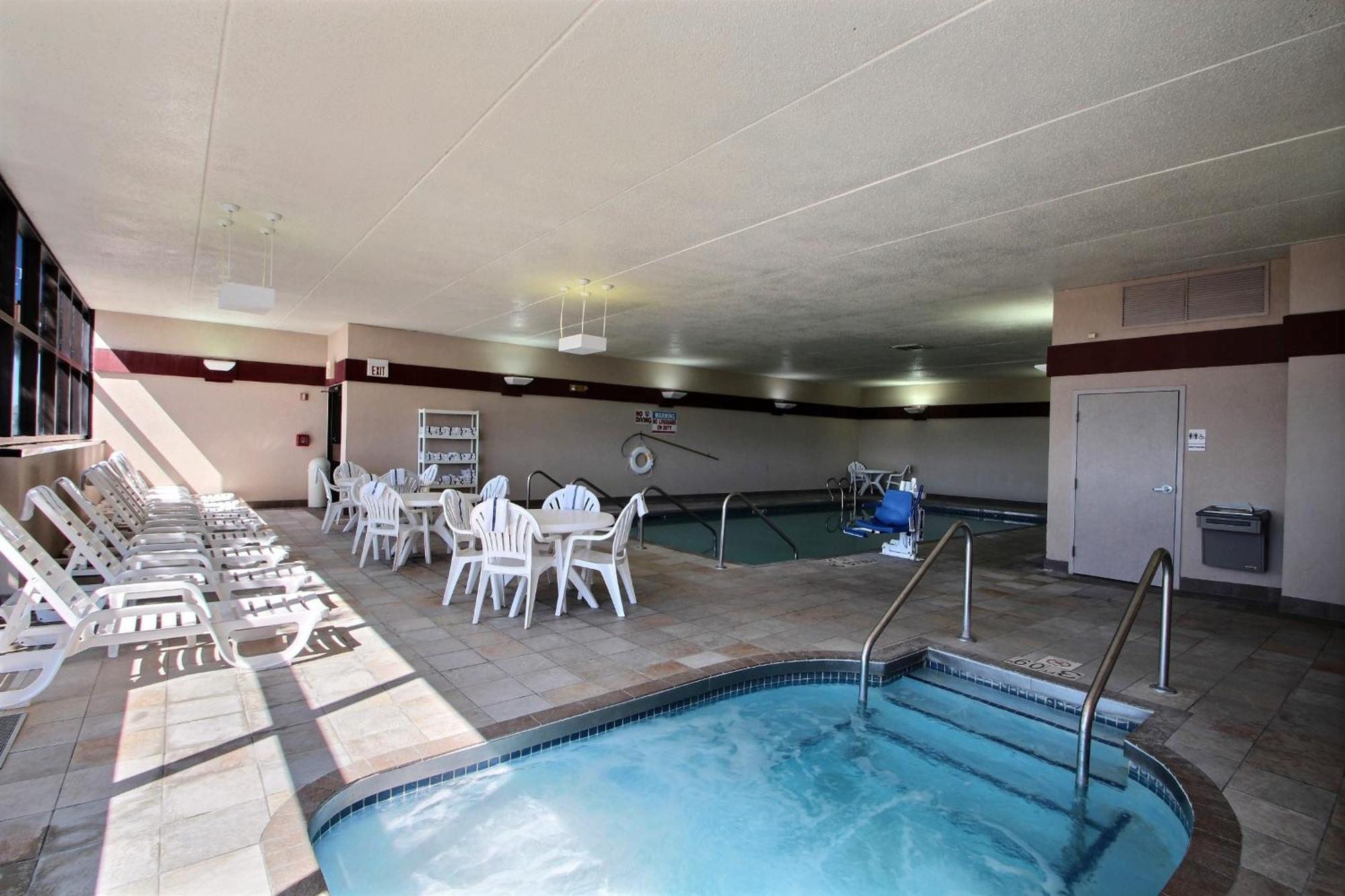 Comfort Inn & Suites Madison - Airport Eksteriør billede