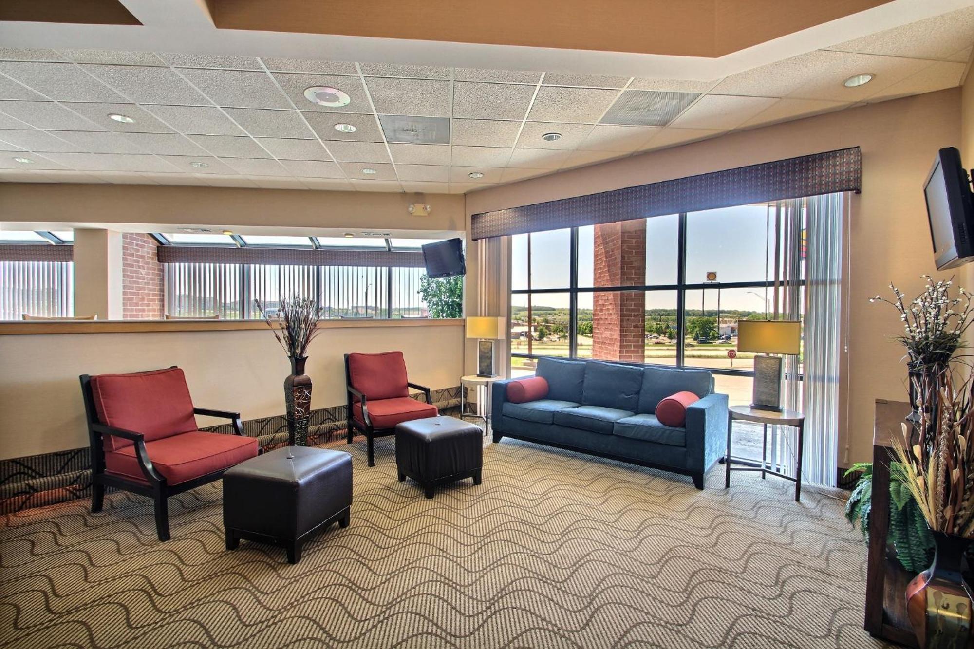 Comfort Inn & Suites Madison - Airport Eksteriør billede