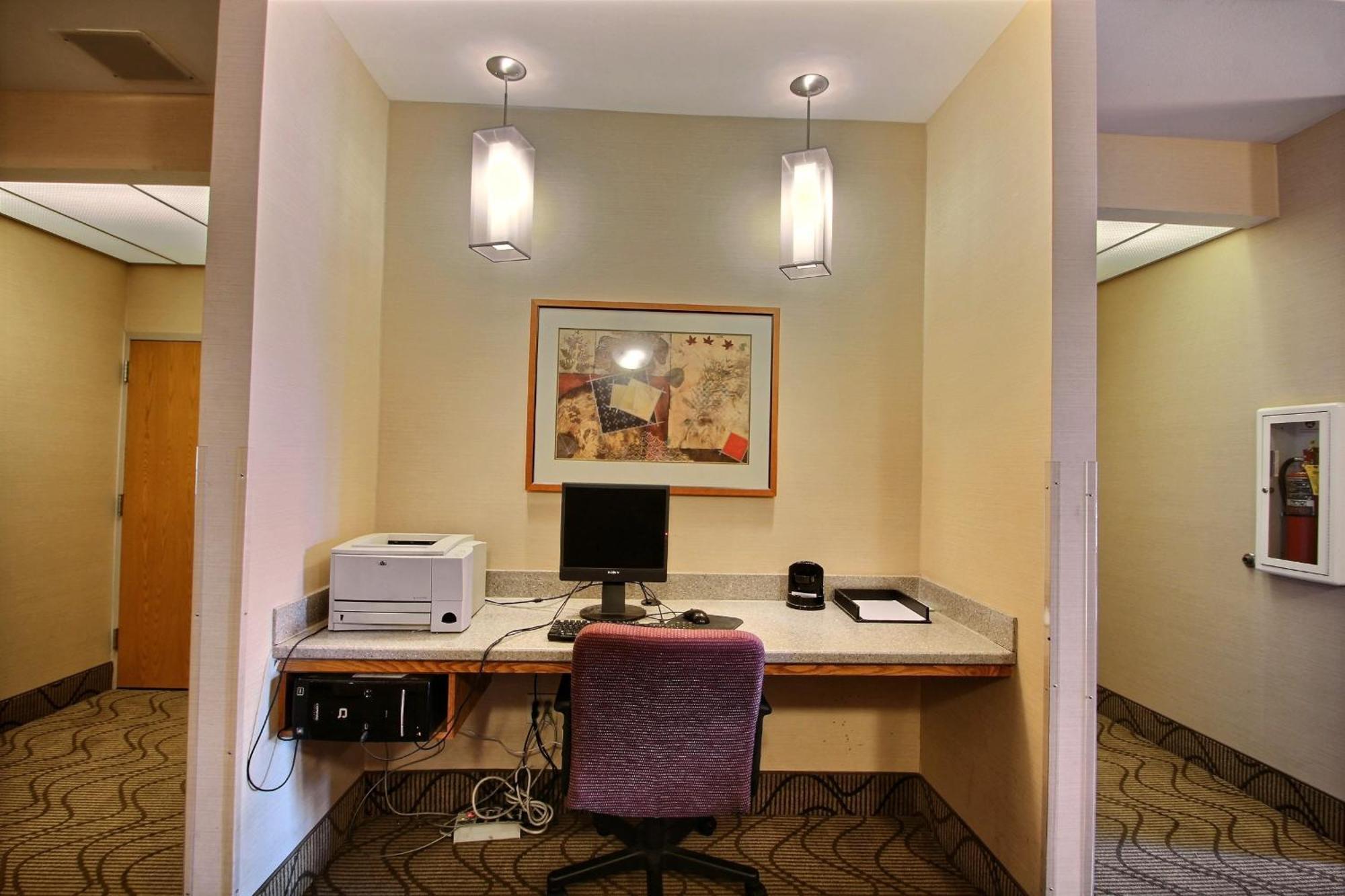 Comfort Inn & Suites Madison - Airport Eksteriør billede