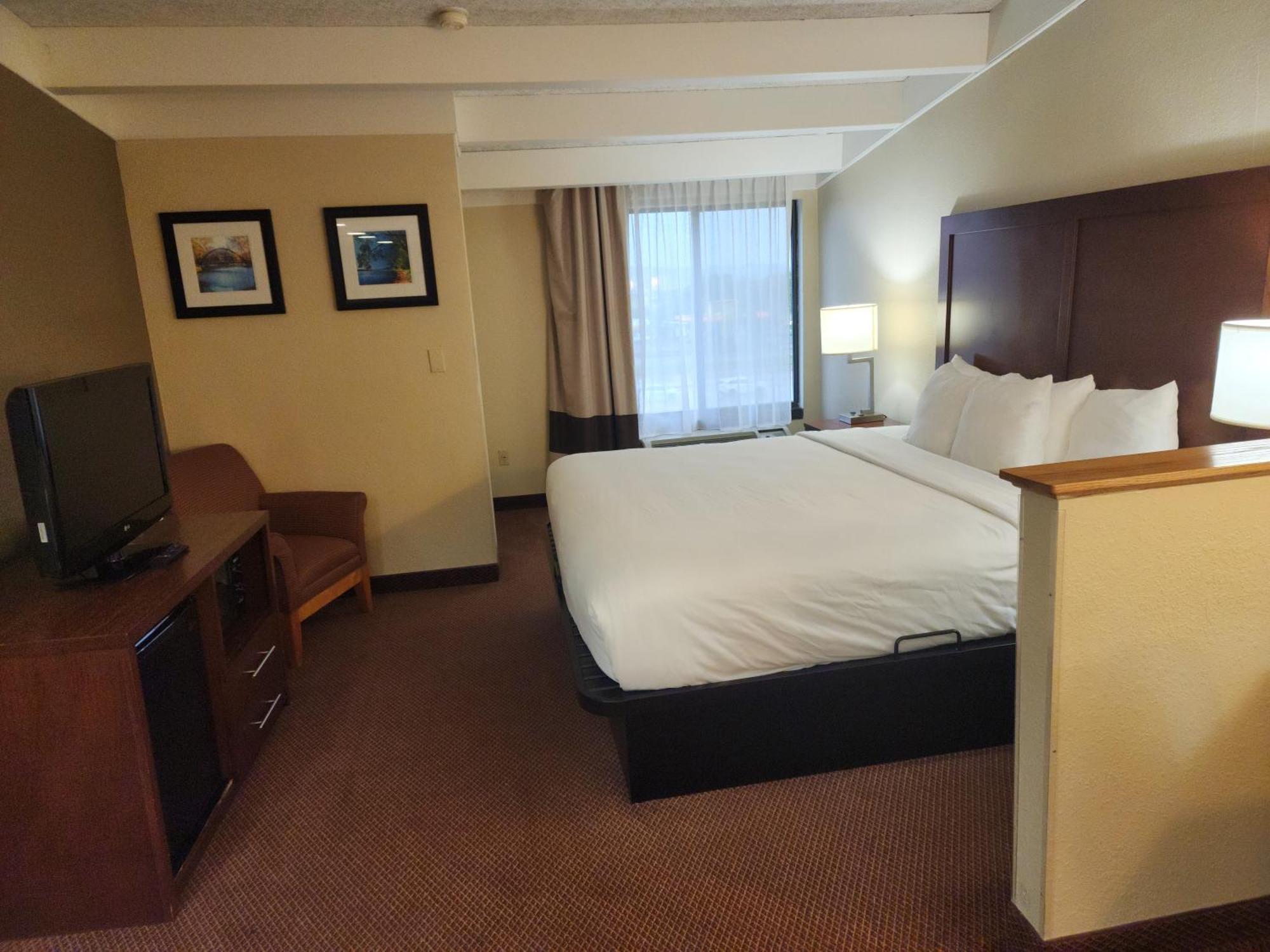 Comfort Inn & Suites Madison - Airport Eksteriør billede