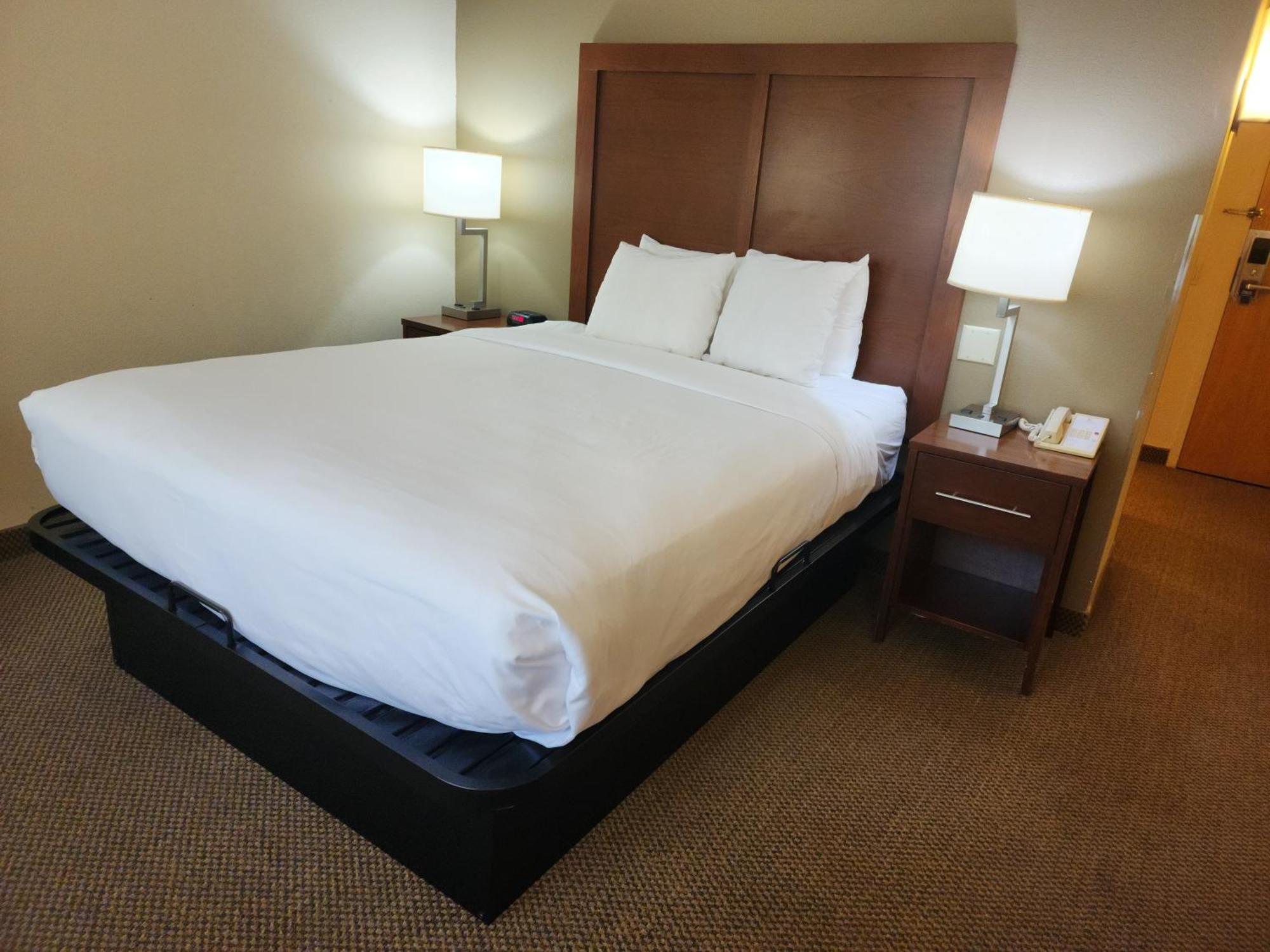 Comfort Inn & Suites Madison - Airport Eksteriør billede