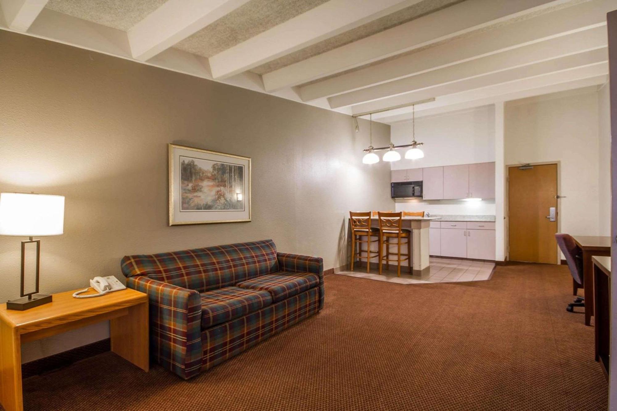 Comfort Inn & Suites Madison - Airport Eksteriør billede