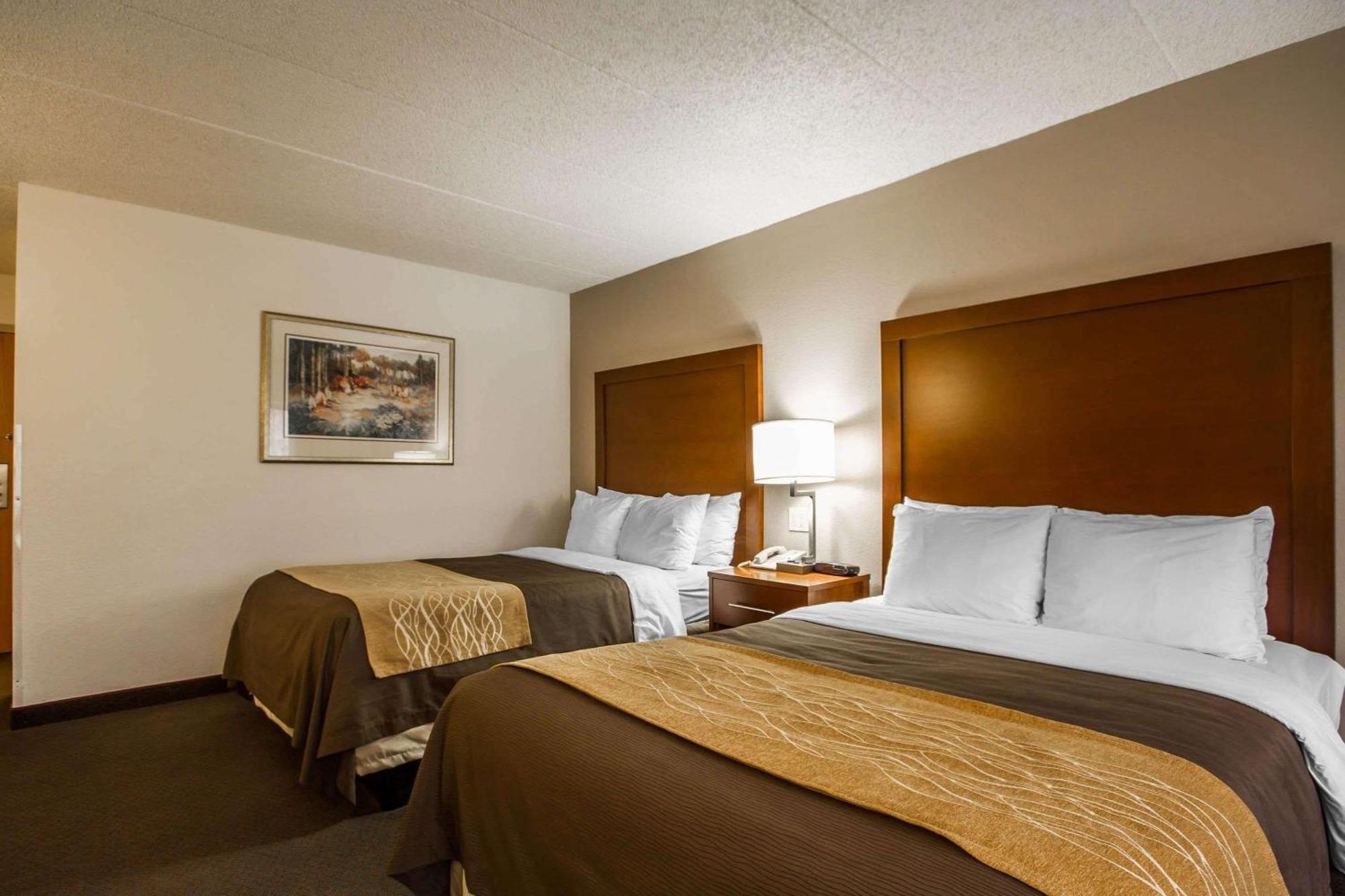Comfort Inn & Suites Madison - Airport Eksteriør billede