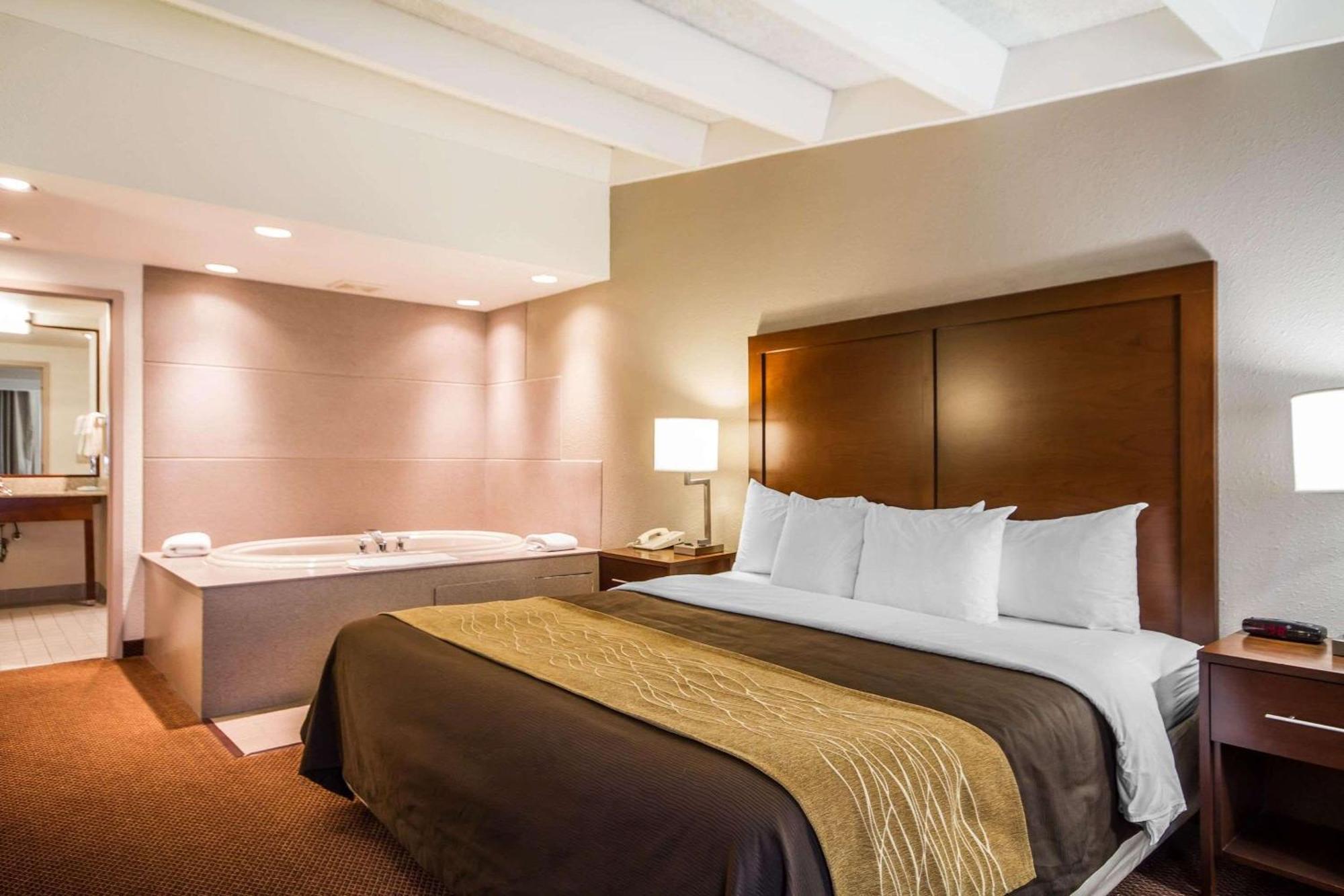 Comfort Inn & Suites Madison - Airport Eksteriør billede