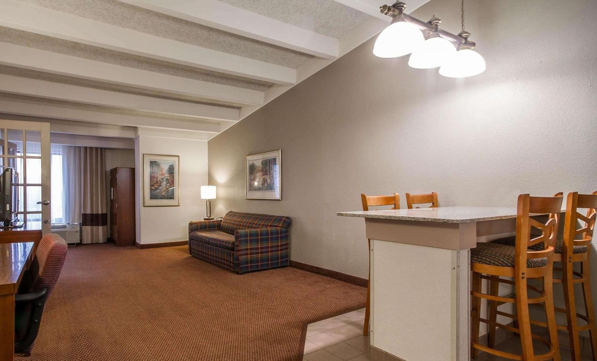 Comfort Inn & Suites Madison - Airport Eksteriør billede