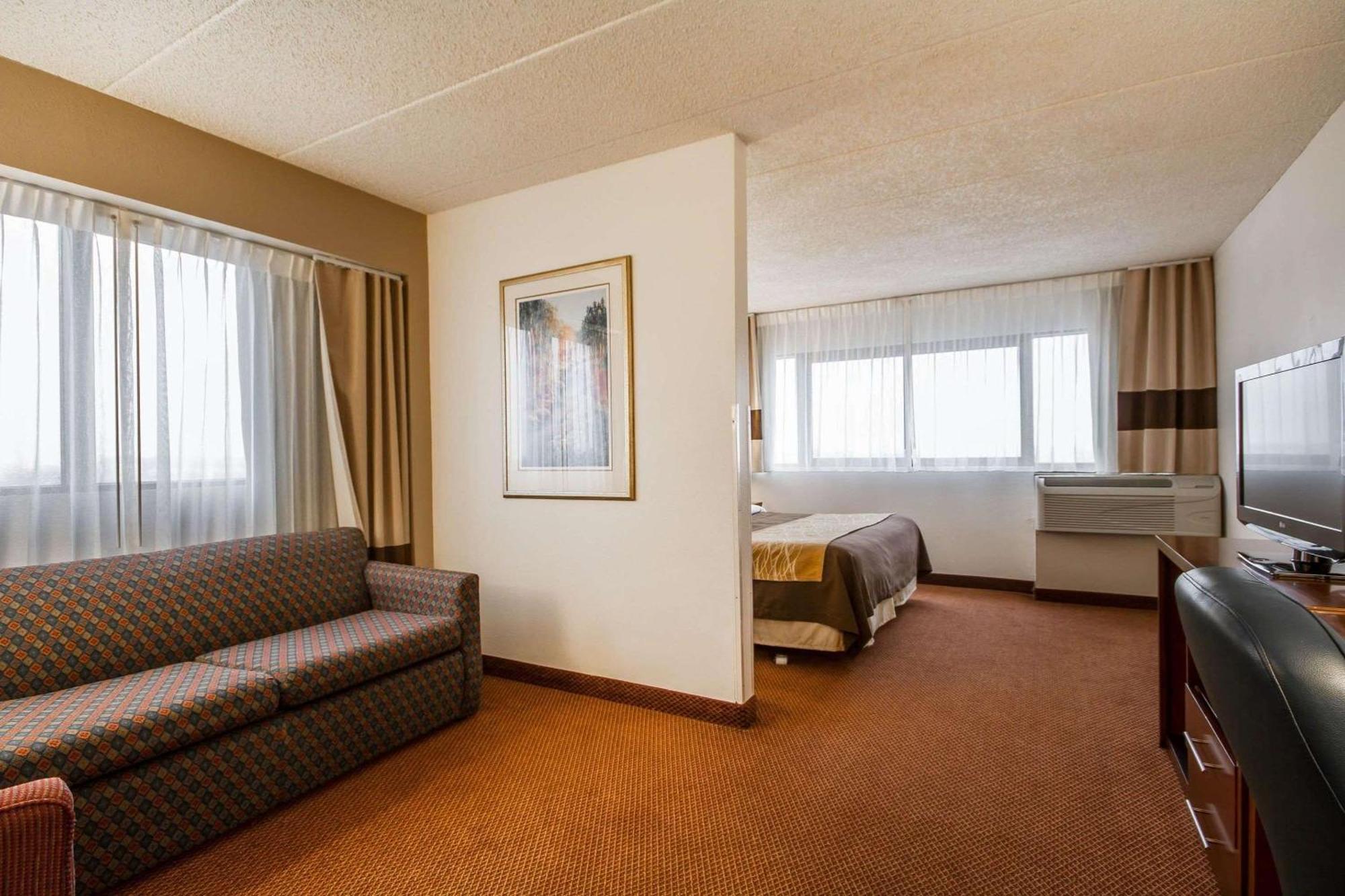 Comfort Inn & Suites Madison - Airport Eksteriør billede