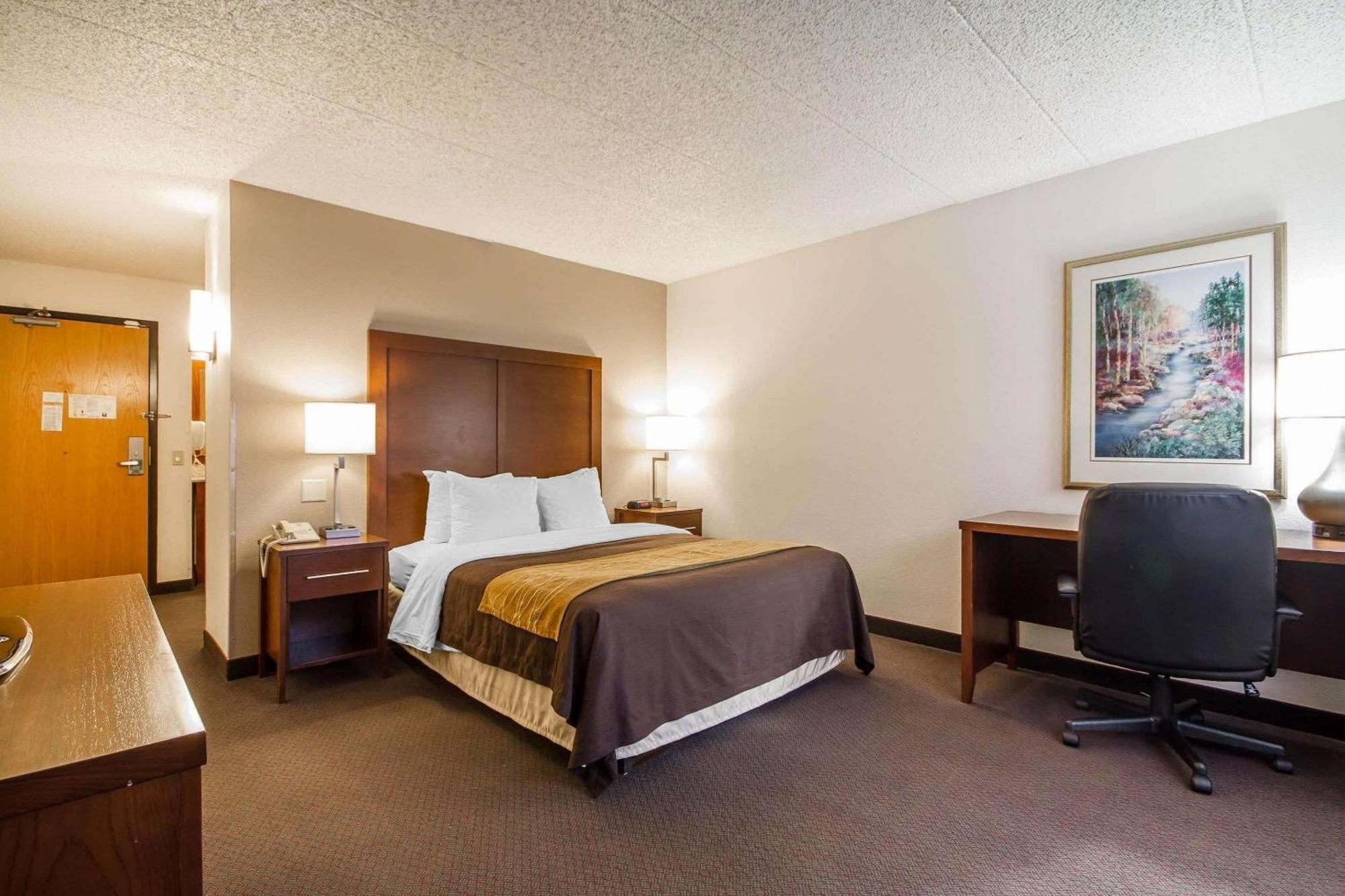 Comfort Inn & Suites Madison - Airport Eksteriør billede