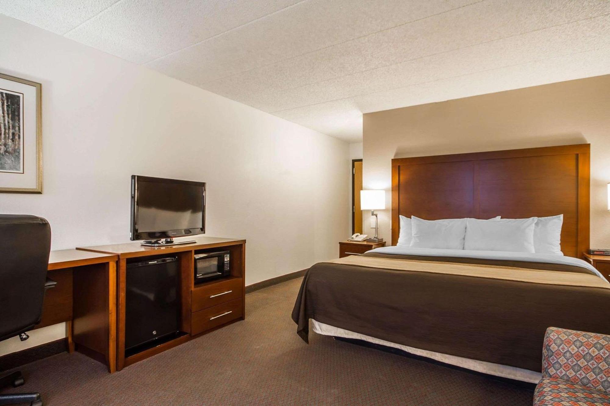 Comfort Inn & Suites Madison - Airport Eksteriør billede