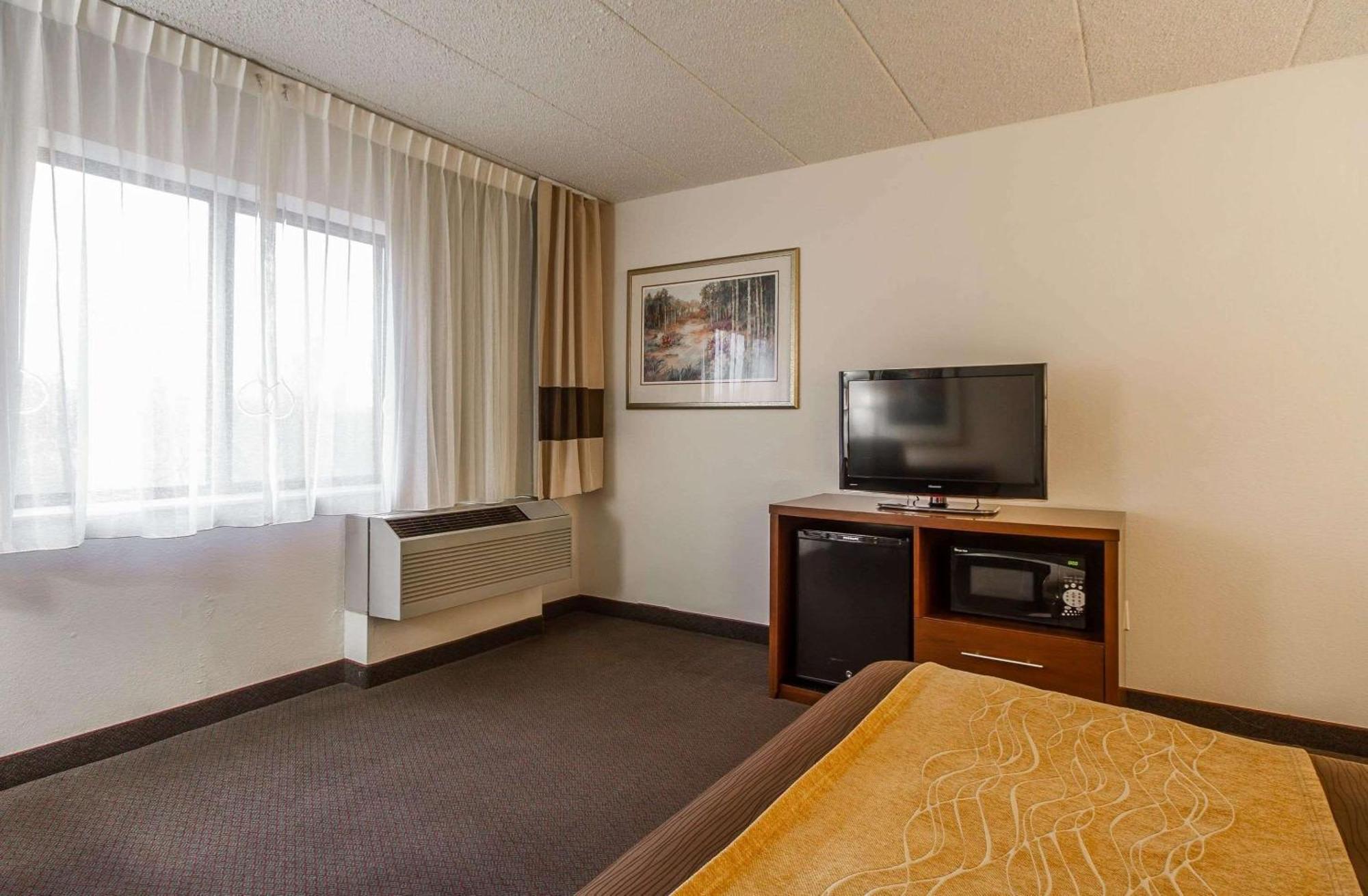 Comfort Inn & Suites Madison - Airport Eksteriør billede