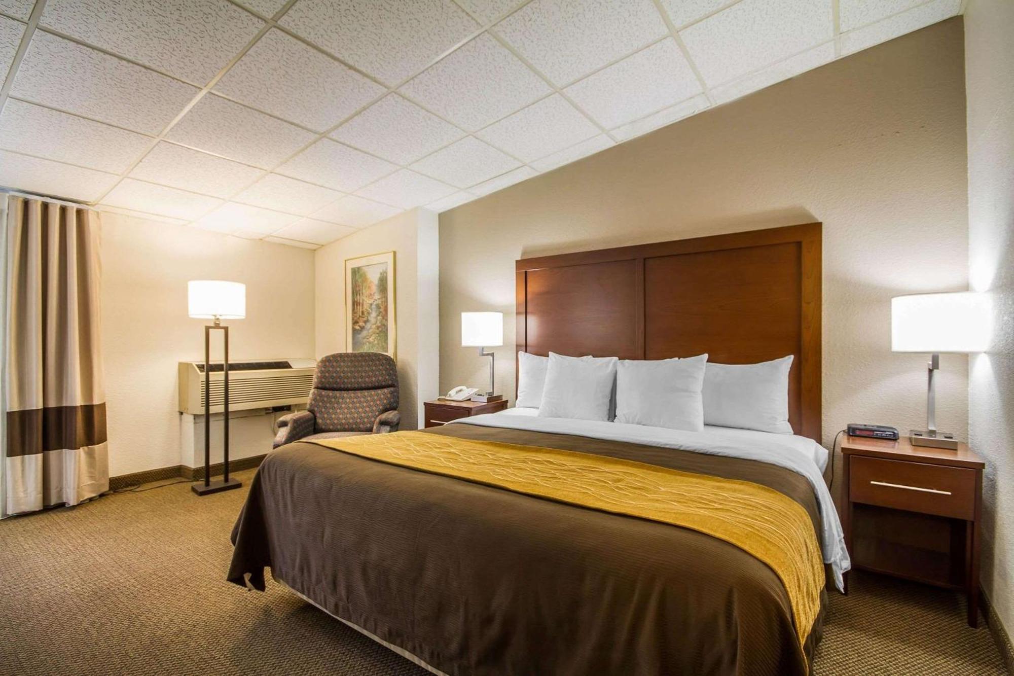 Comfort Inn & Suites Madison - Airport Eksteriør billede